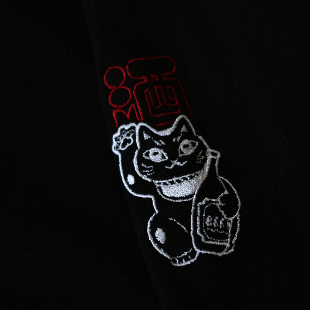 ともわか The Cat that Brings Luck and Sake 刺繍Sweat