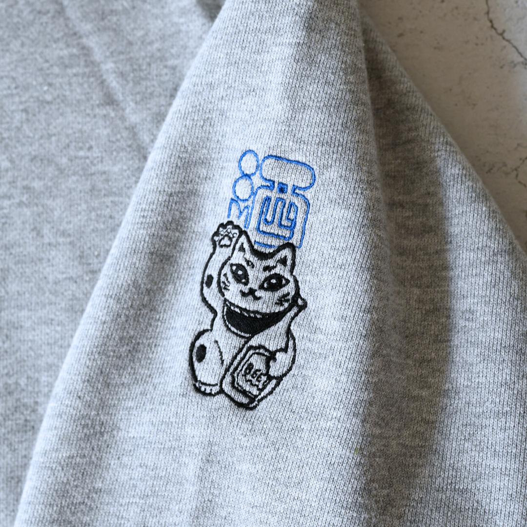 ともわか The Cat that Brings Luck and Sake 刺繍Sweat