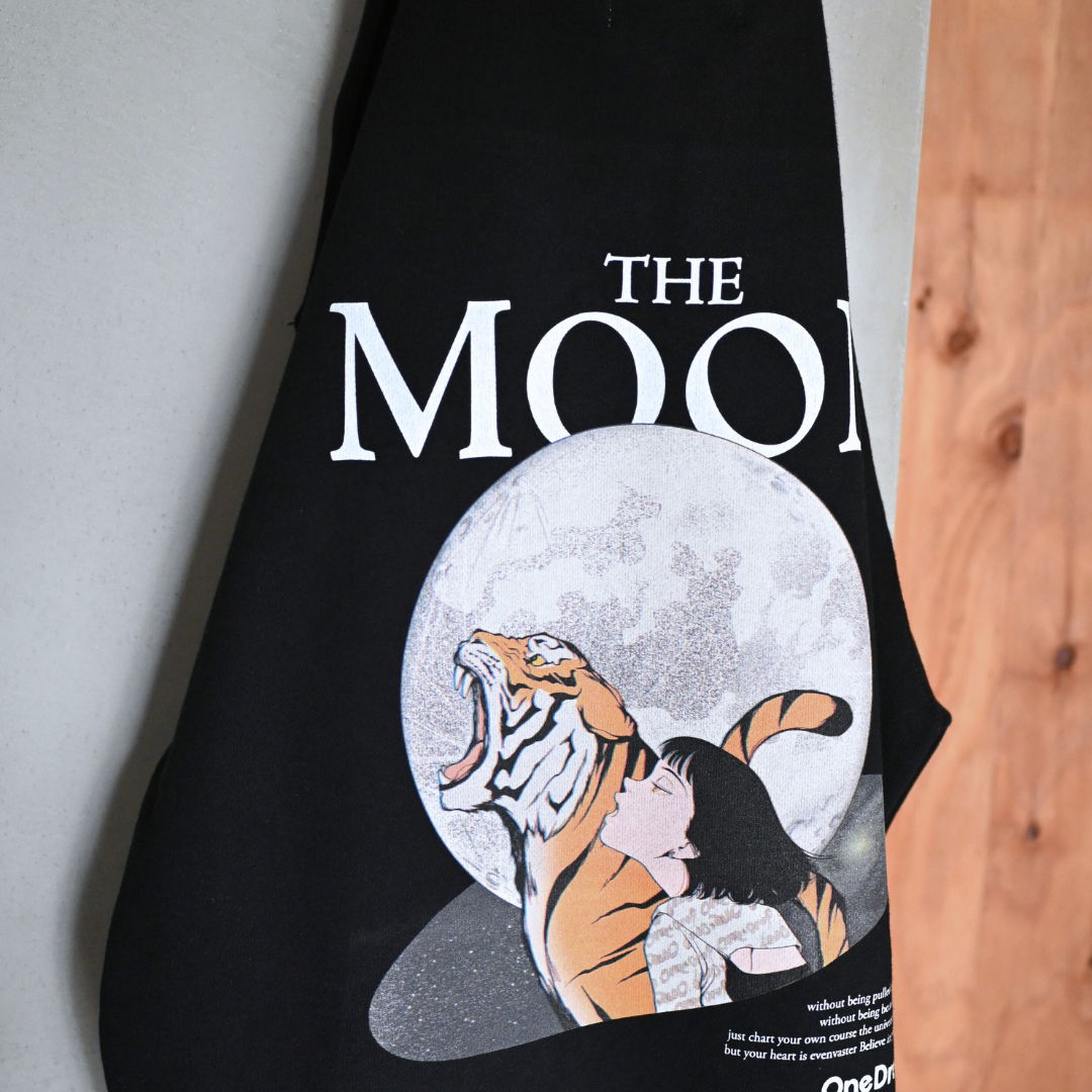 maniko 虎と月Hoodie